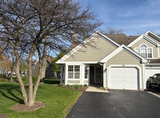 611 Kingsbridge Dr, Carol Stream, IL 60188