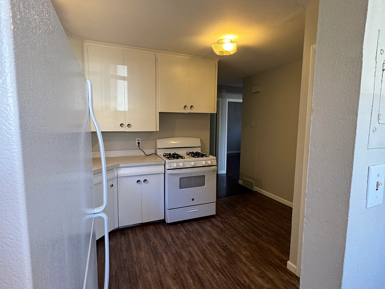 735 E High St — Photo 3