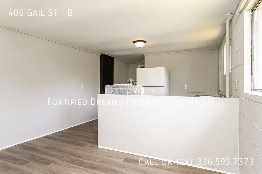 "Charming 1-Bed Duplex In Thomasville - New Lower Price" — Photo 4