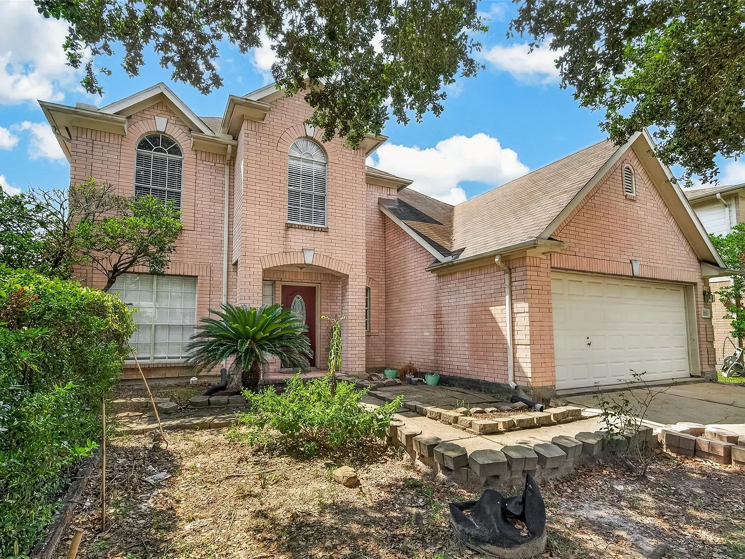 4 bed, 2.5 bath, 2275 sqft, $2,600 — Photo 2