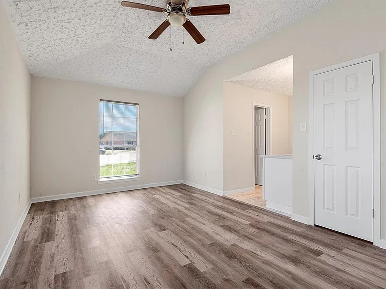 3706 Westmeadow Dr — Photo 12