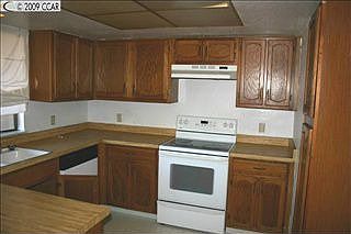 3rd image of 875 Redwood Ct