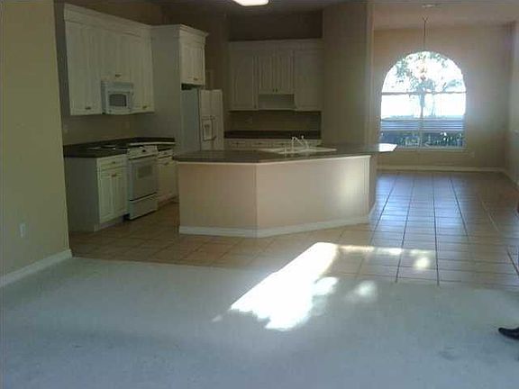 3rd image of 911 Emerald Bay Dr
