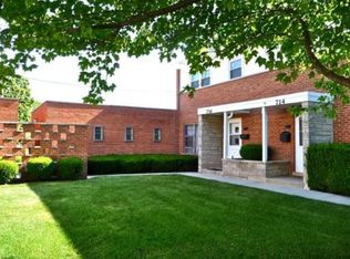 714 E Shabonee Trl, Mount Prospect, IL 60056