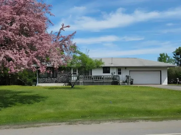 120 Shorewood Dr, International Falls, MN 56649