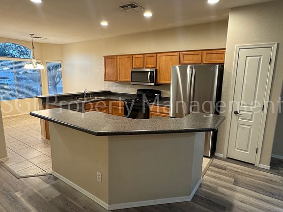 2nd image of 44572 W Santa Fe Ave