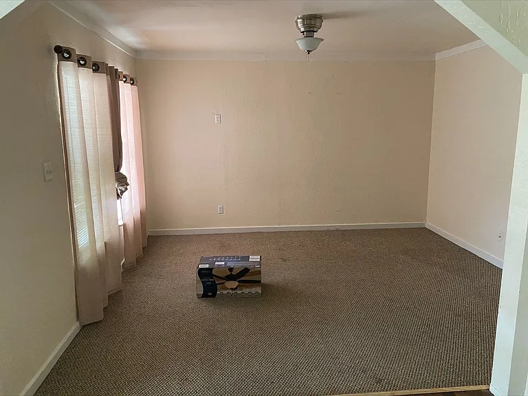 4527 Clear Spring Dr — Photo 5