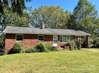 614 Loop Rd, Hendersonville, NC 28792