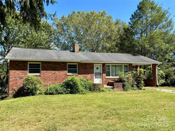614 Loop Rd, Hendersonville, NC 28792
