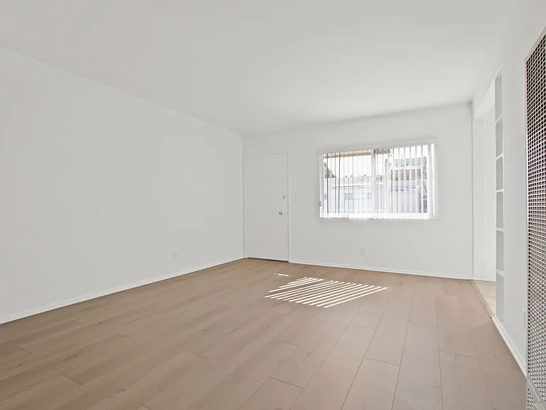1531 Harvard St in Santa Monica - steps to Water Garden and SM Blvd! — Photo 11