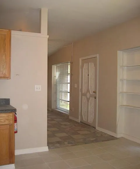 2132 Riviera Dr — Photo 21