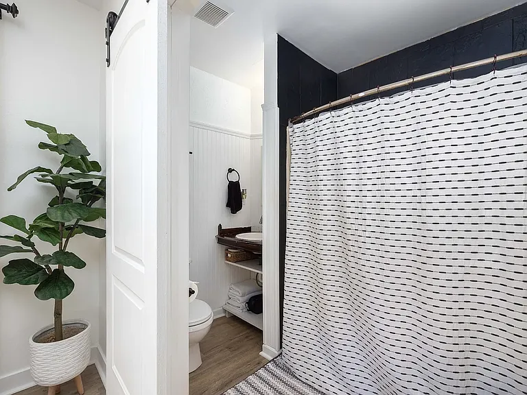 108 Claiborne St — Photo 17