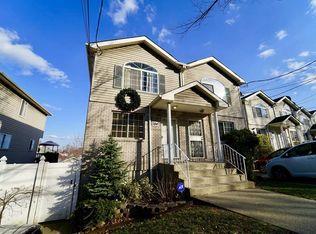 784 Richmond Rd, Staten Island, NY 10304