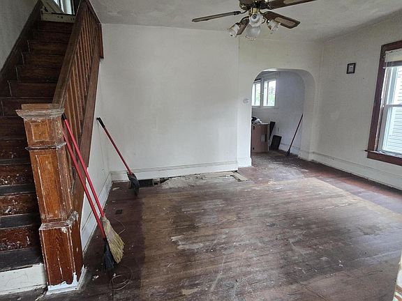 2nd image of 546 E Rose St