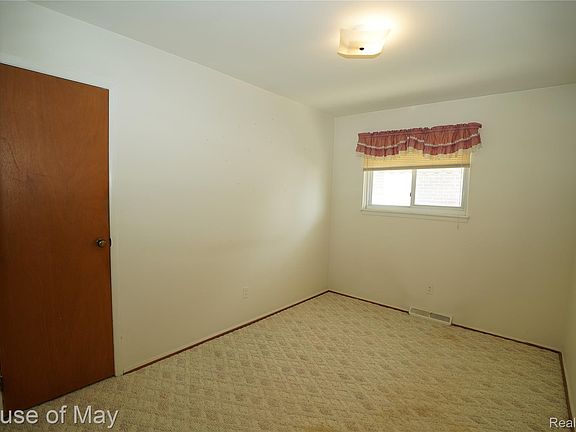 4th image of 18233 Ruth St