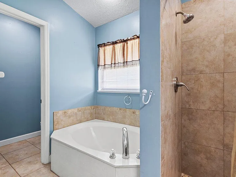 4557 SW Athena Dr — Photo 11