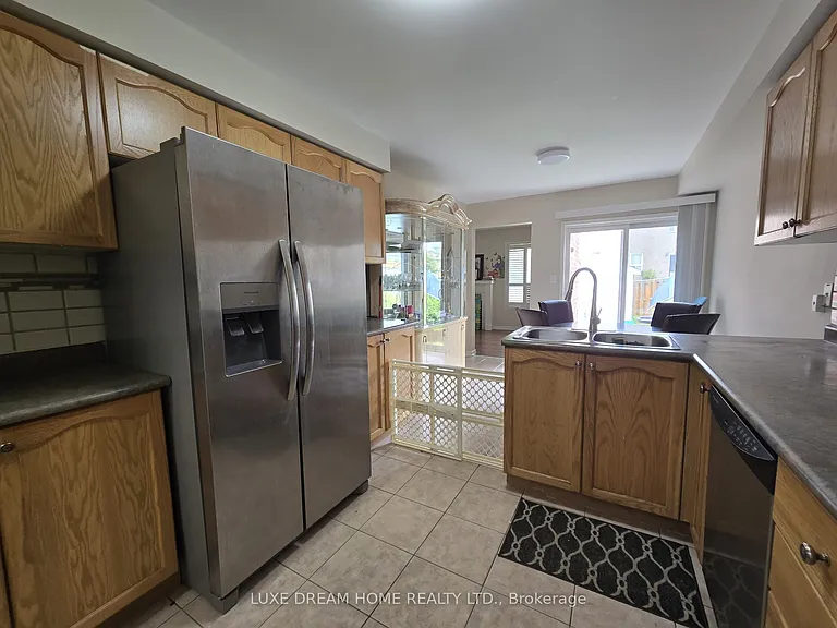 423 Huntington Ridge Dr — Photo 8