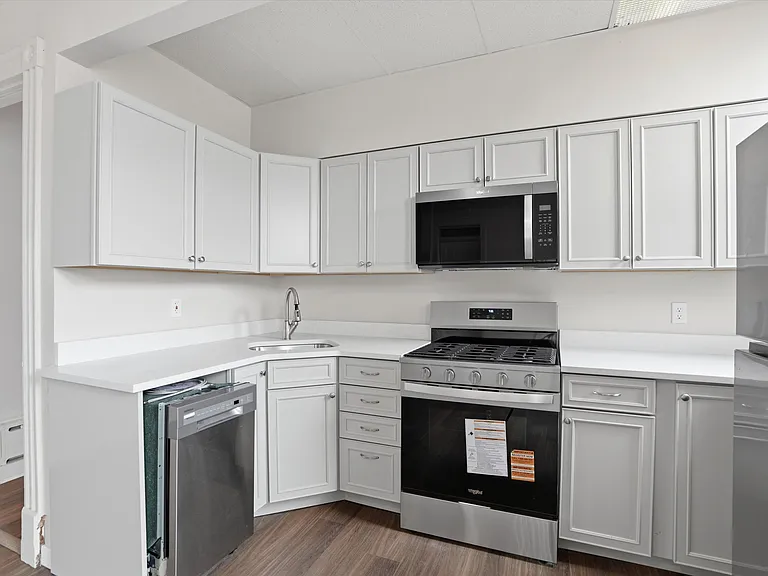 112 N 11th St #1 — Photo 8