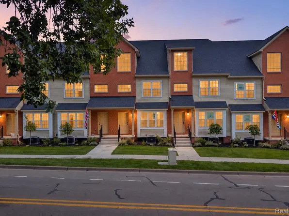 512 Village Ln, Milford, MI 48381
