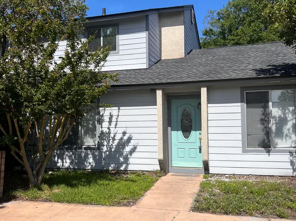 666 Aquatic Dr, Atlantic Beach, FL 32233