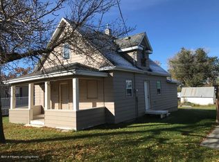 305 3rd St NE, Belfield, ND 58622