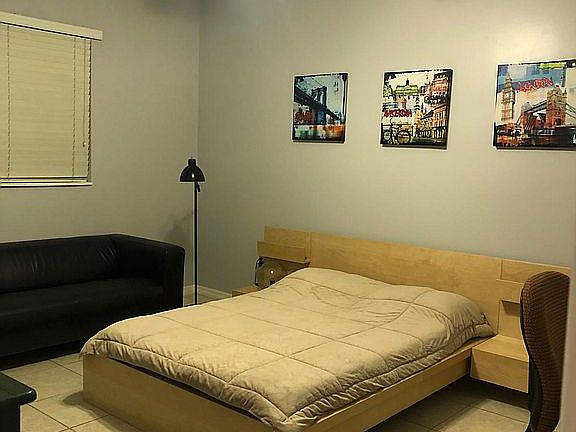 5th image of 1200 NE 105th St APT 25