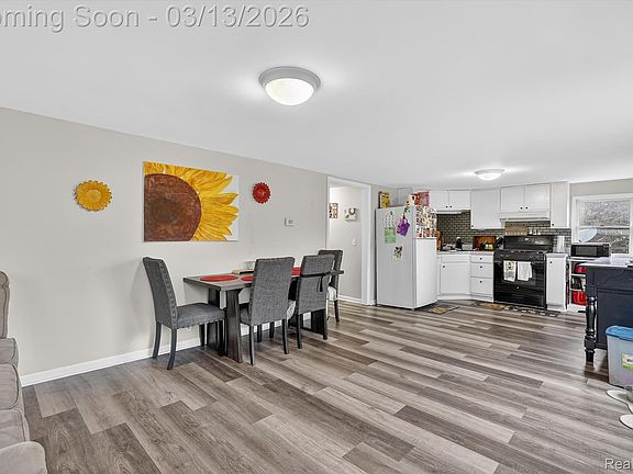 5th image of 9061 N McKinley Rd