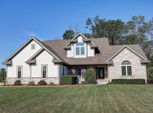 W144N9869 Sun Valley Trl, Germantown, WI 53022