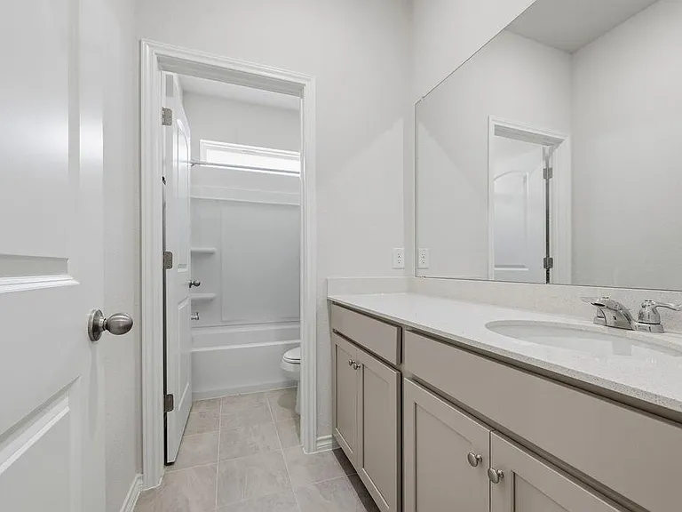 245 Leeland Dr — Photo 19