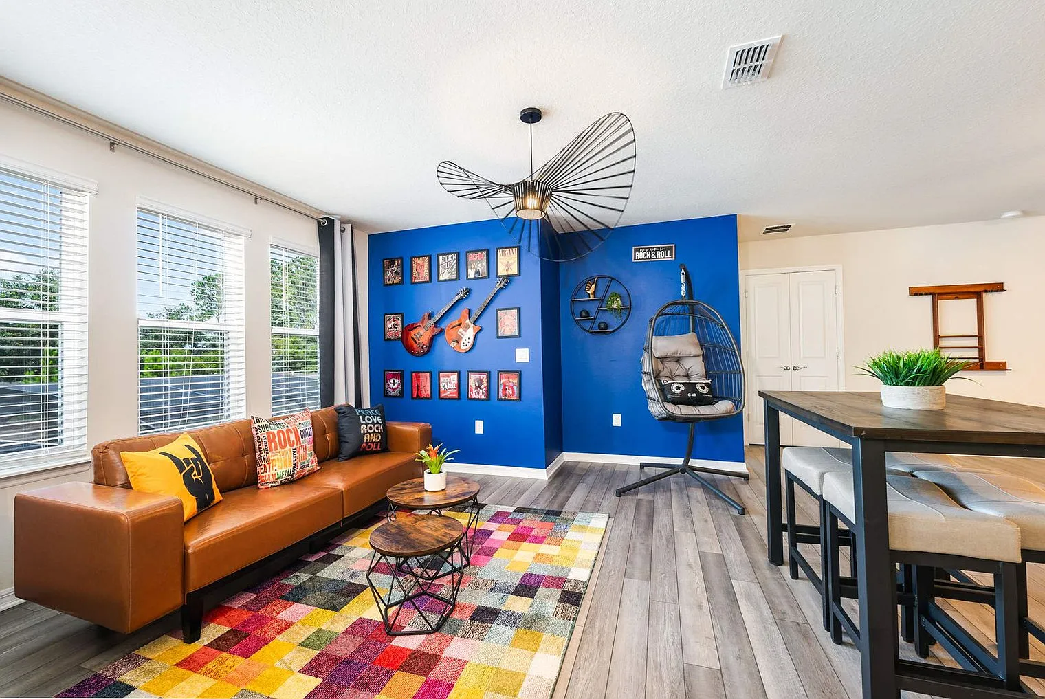 9 bed, 6.0 bath, 4391 sqft, $8,664 — Photo 3