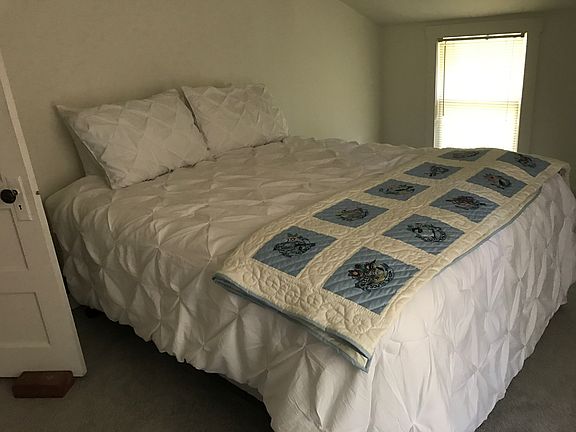 Upstairs west bedroom 