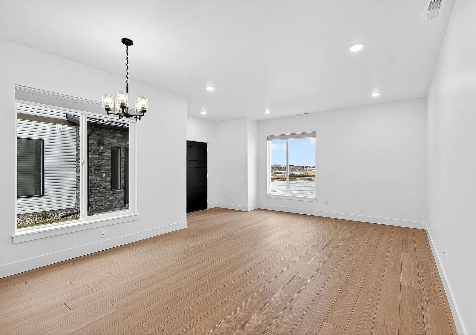 Brand New Modern 3 Bed 2.5 Bath Townhome In Rexburg — Photo 3