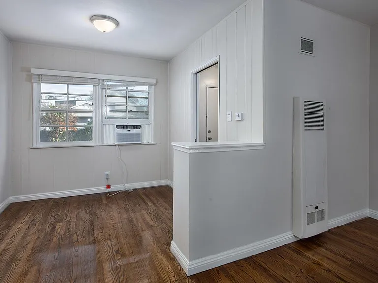 12309 Oxnard St #2 — Photo 4