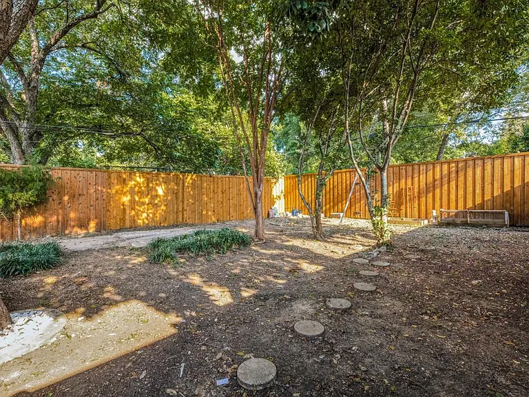 1302 Pioneer Dr — Photo 18