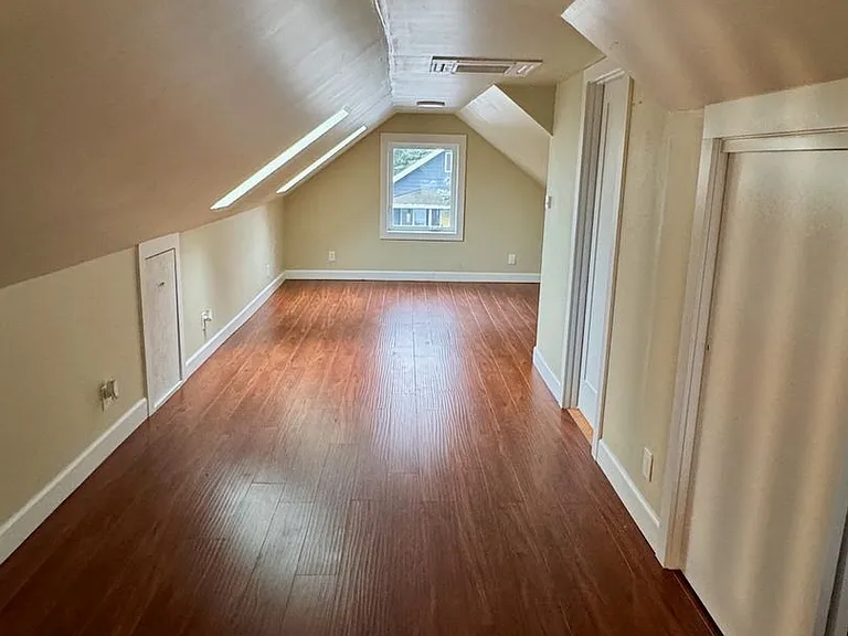 535 NE 94th Ave — Photo 10