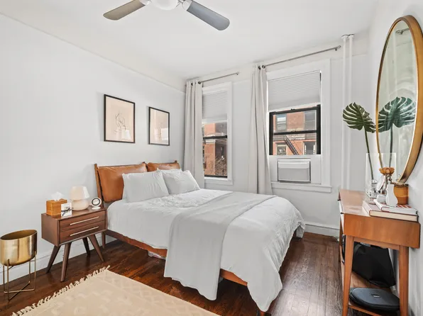 130 West 16th Street image 1 of 9