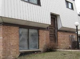 34W658 Elm Ct APT C, St Charles, IL 60174