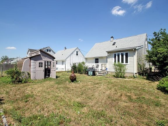 4th image of 670 Barnes Ave