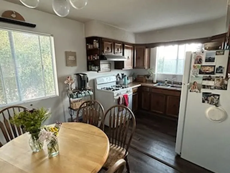 1295 Bond St — Photo 20
