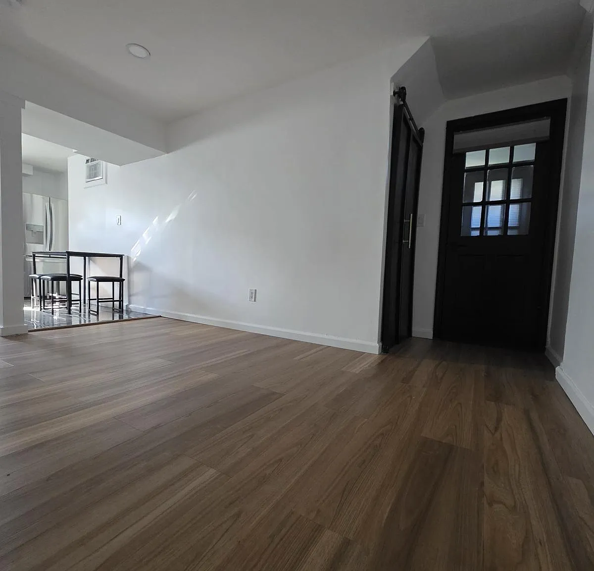 1 bed, 800 sqft, $2,100 — Photo 2