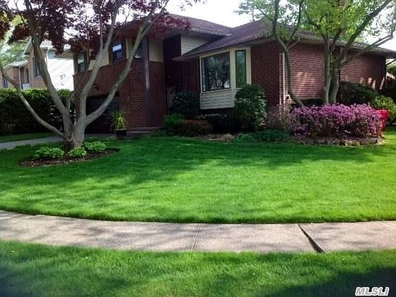 2nd image of 833 Lydia Ln
