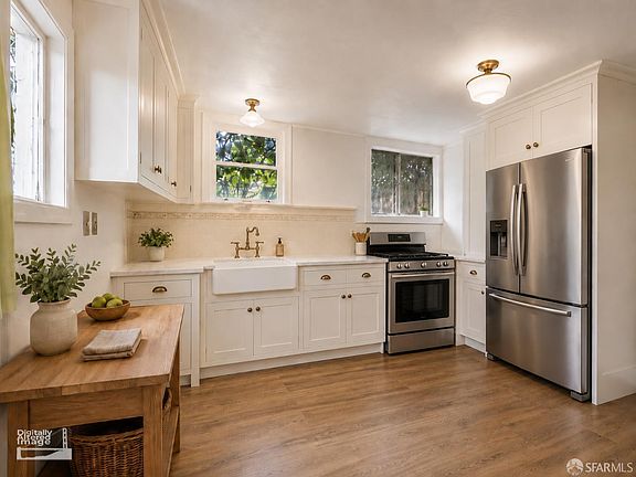 3rd image of 1018 Noe St