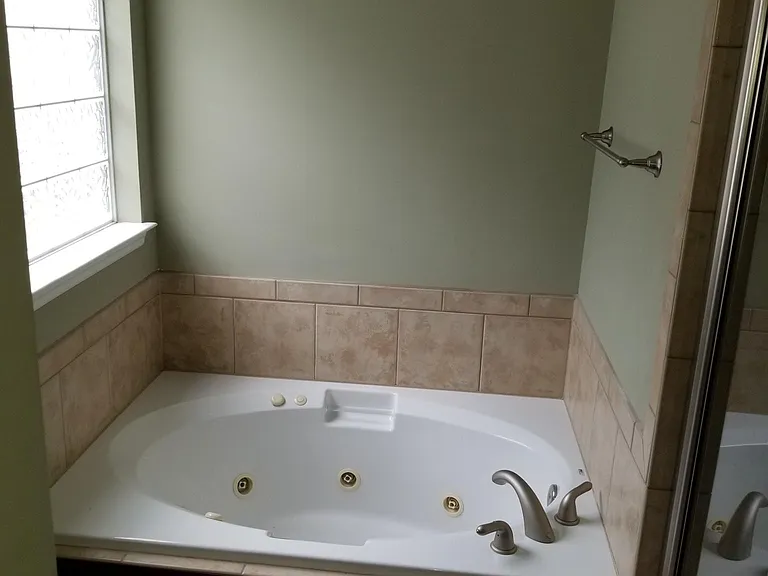 7825 Laurelton Dr — Photo 10