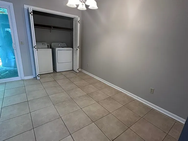 228 Edith Way — Photo 14