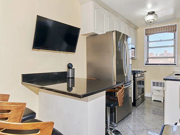 4th image of 1430 Thieriot Ave APT 5C