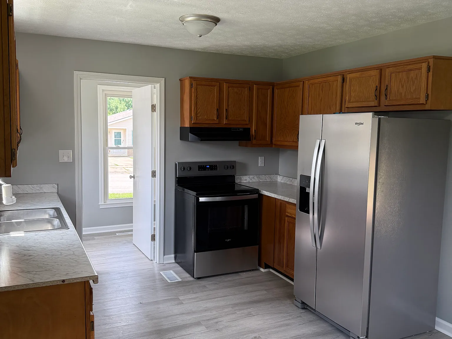 3 bed, 1.5 bath, 1152 sqft, $1,700 — Photo 4