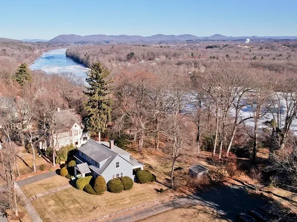 10 Montgomery Ave, Holyoke, MA 01040