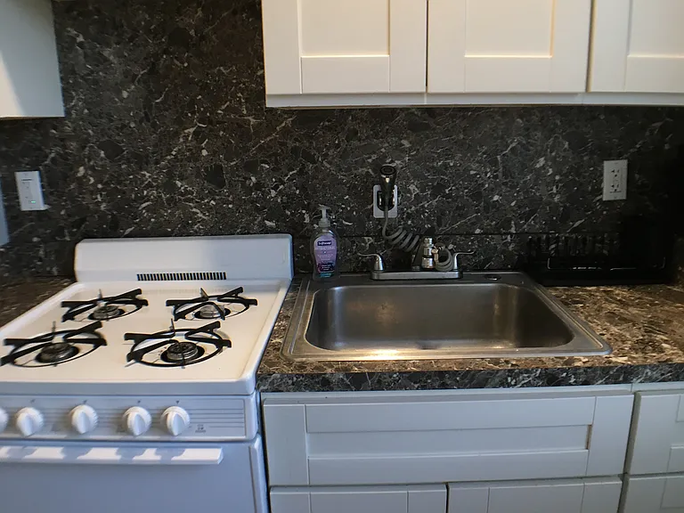 218 S 43rd St #3R — Photo 7