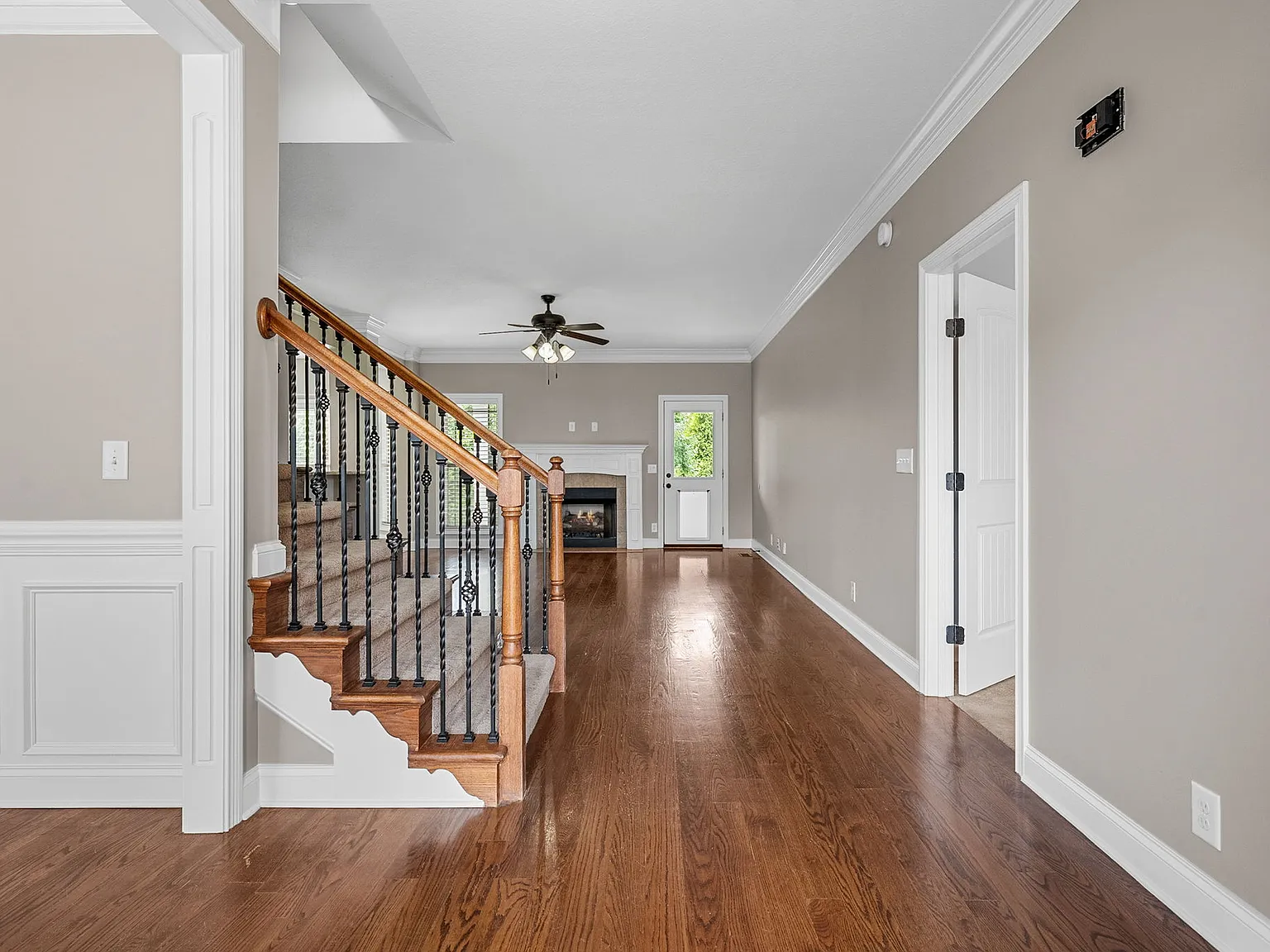4 bed, 2.5 bath, 3200 sqft, $2,800 — Photo 3
