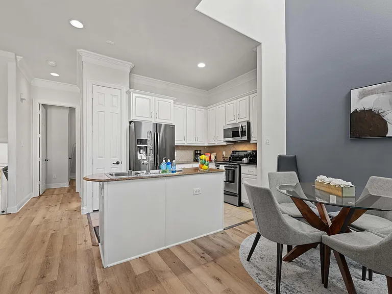 5816 La Vista Dr — Photo 8